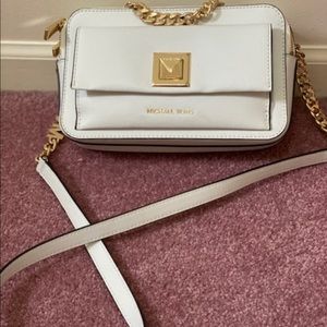 White and gold crossbody Micheal Kors purse